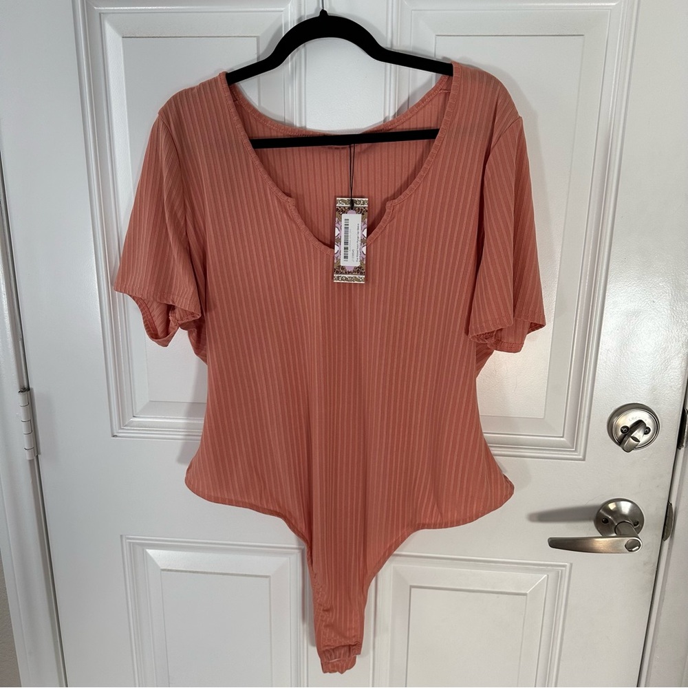 Women’s short sleeve bodysuit